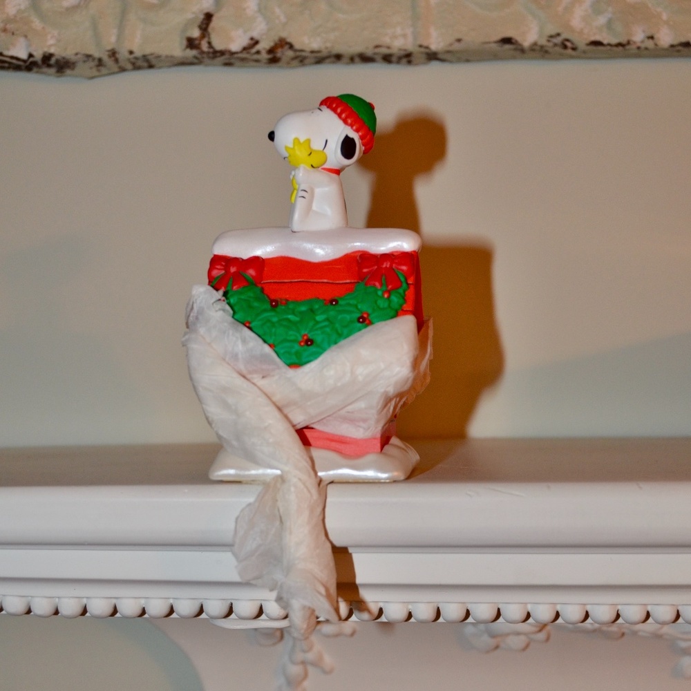 NWOT Vintage Snoopy Stocking Hanger